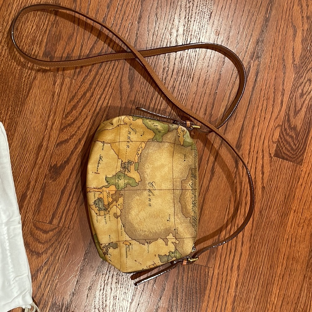 1A Classe Alviero Martini Italy Crossbody - Picture 4 of 5